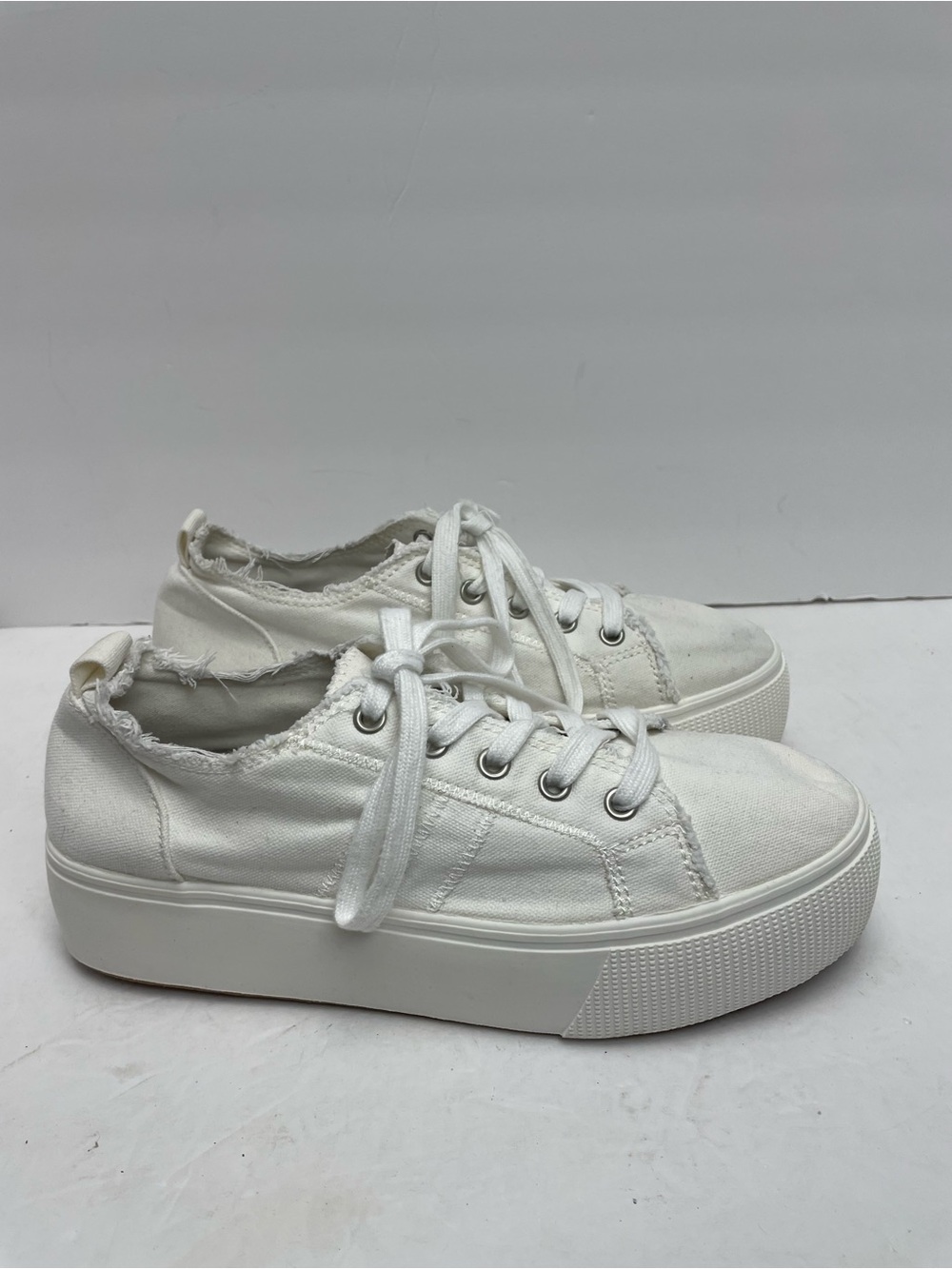Jelly Pop women’s 9 White Canvas Platform Sneakers.